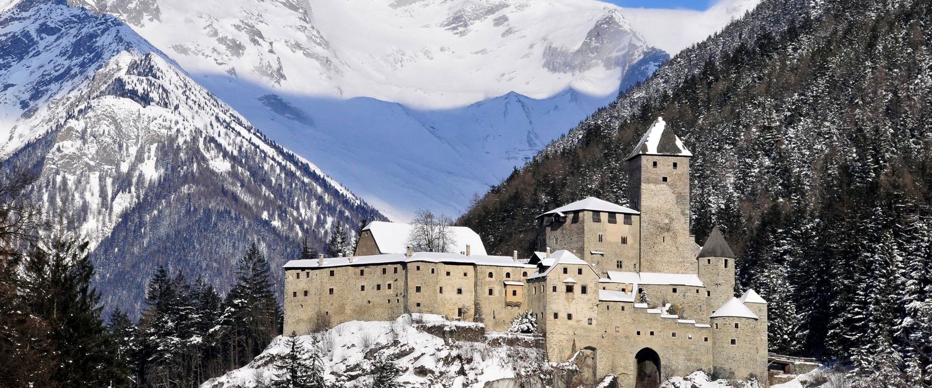 Tures/Taufers Castle in winter