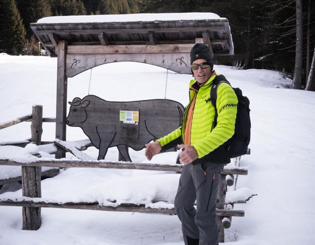 Andreas auf einem Winterwanderweg