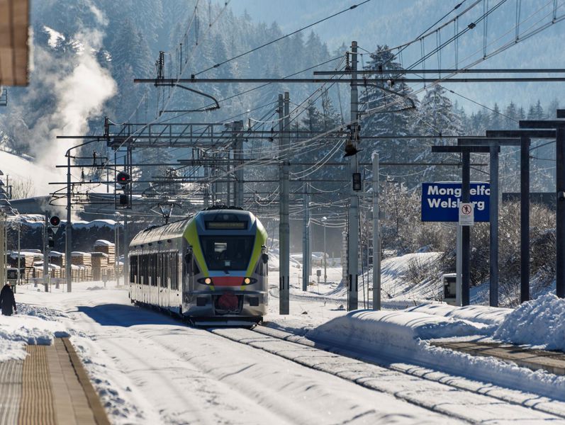 Un treno in inverno