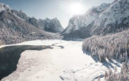 Lake Dobbiaco/Toblach in winter
