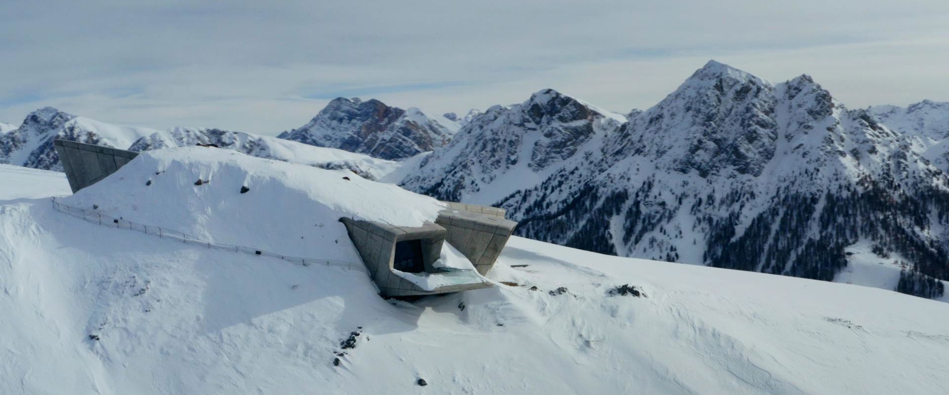 Das schneebedeckte Messner Mountain Museum Corones