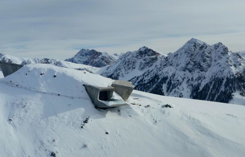 Il Messner Mountain Museum Corones coperto di neve