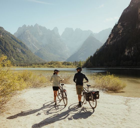 Bike tour to a lake