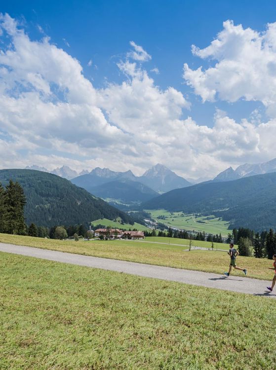 Due persone che fanno jogging